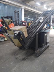 Chariot à mât rétractable UniCarriers UHX200 - 3