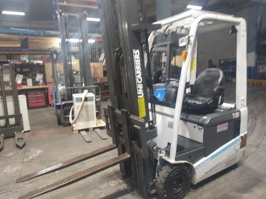 Chariot élévateur électrique UniCarriers TX3.18