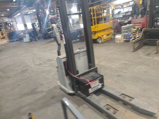 Gerbeur accompagnant UniCarriers PS125 - 5