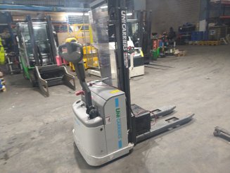 Gerbeur accompagnant UniCarriers PS125 - 6