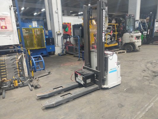 Gerbeur accompagnant UniCarriers PS125