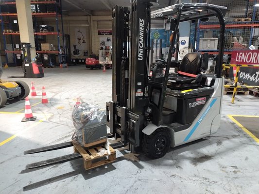 Chariot élévateur électrique UniCarriers TX15