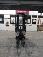 Gerbeur accompagnant UniCarriers PSH160 - 3