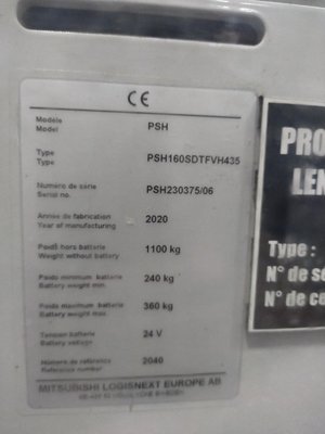 Gerbeur accompagnant UniCarriers PSH160
