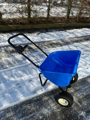 Accessoires - Déneigement - Épandeuse manuelle