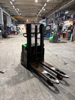 Gerbeur accompagnant CESAB S220D