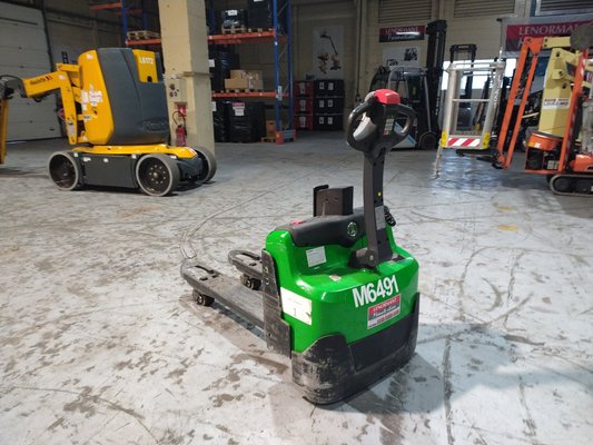 Transpalette accompagnant CESAB P216i