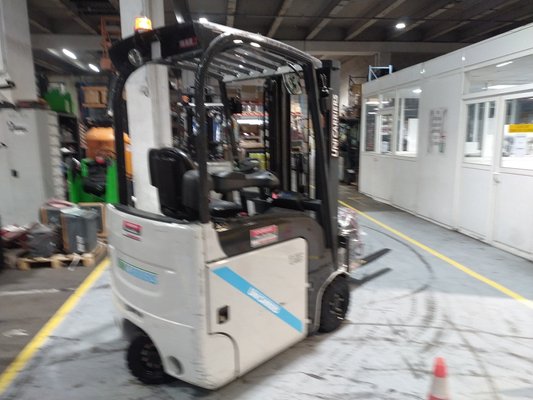 Chariot élévateur électrique UniCarriers TX15