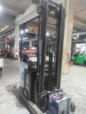 Chariot à mât rétractable UniCarriers UND 140