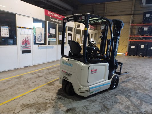 Chariot élévateur électrique UniCarriers MXS3-16