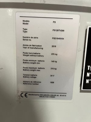 Gerbeur accompagnant UniCarriers PS125