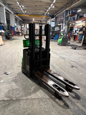 Gerbeur accompagnant CESAB S220D