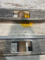 Gerbeur accompagnant UniCarriers PS125 - 4