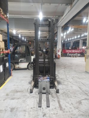 Chariot à mât rétractable UniCarriers UND 140