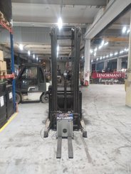 Chariot à mât rétractable UniCarriers UND 140 - 6