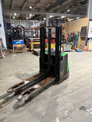 Gerbeur accompagnant CESAB S220D