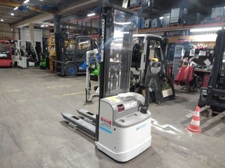 Gerbeur accompagnant UniCarriers PS125 - 5