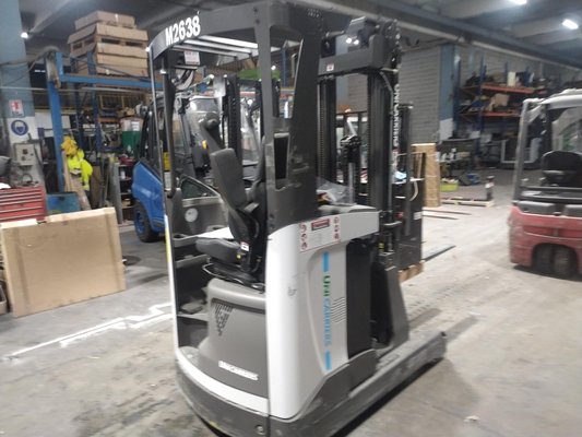 Chariot à mât rétractable UniCarriers ULS120