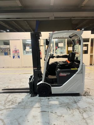 Chariot élévateur électrique UniCarriers TX3-15C