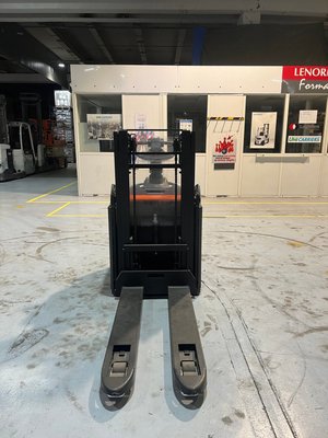 Gerbeur à plate-forme rabattable Toyota staxio SPE200D