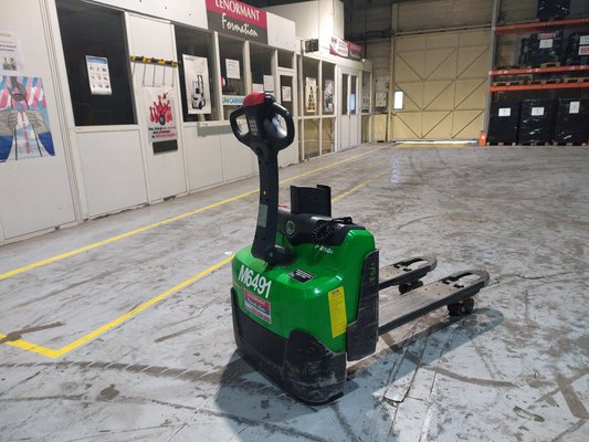 Transpalette accompagnant CESAB P216i