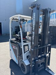 Chariot élévateur électrique UniCarriers TX3 13C - 1