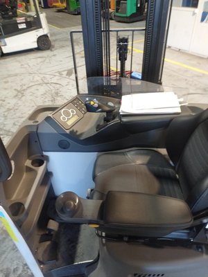 Chariot à mât rétractable UniCarriers ULS120