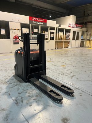 Gerbeur à plate-forme rabattable Toyota staxio SPE200D