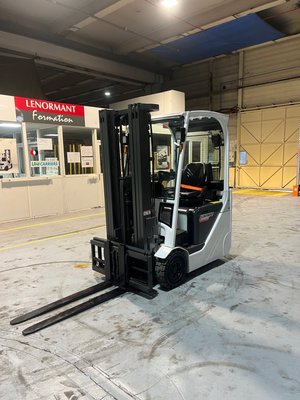 Chariot élévateur électrique UniCarriers TX3-15C