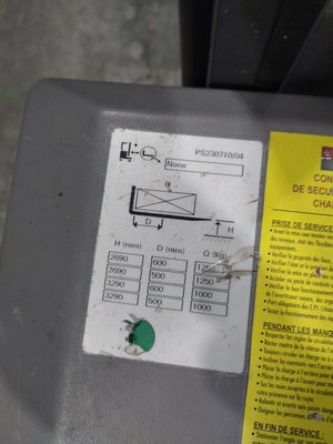 Gerbeur accompagnant UniCarriers PS125