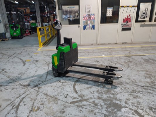 Transpalette accompagnant CESAB P216i