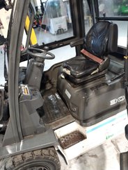 Chariot élévateur diesel UniCarriers DX30D - 8