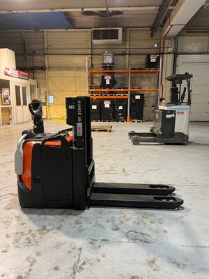 Gerbeur à plate-forme rabattable Toyota staxio SPE200D