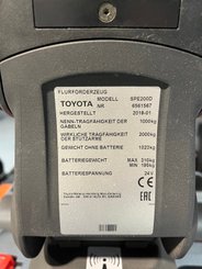 Gerbeur à plate-forme rabattable Toyota Staxio SPE200D - 9