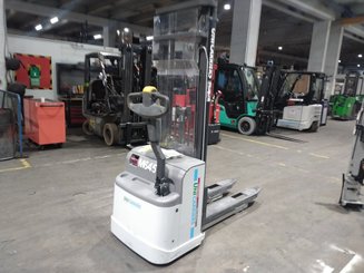 Gerbeur accompagnant UniCarriers PS125 - 6