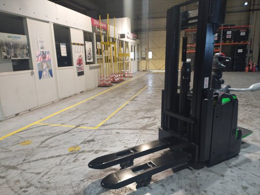 Gerbeur à plate-forme rabattable CESAB S314L