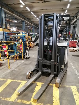 Chariot à mât rétractable UniCarriers ULS140
