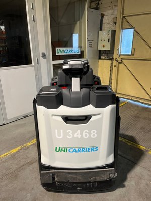 Tracteur industriel UniCarriers OTP300