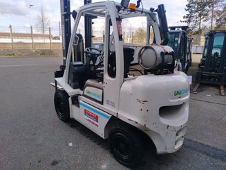 Chariot élévateur thermique UniCarriers DX32G - 3