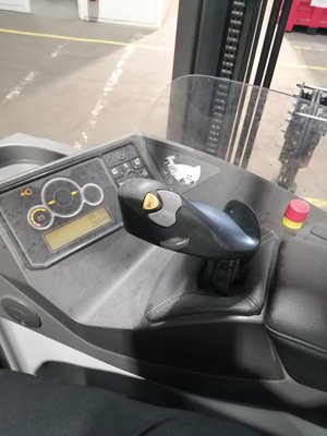 Chariot à mât rétractable UniCarriers ULS140