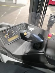 Chariot à mât rétractable UniCarriers ULS140 - 1