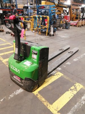 Transpalette accompagnant CESAB P220