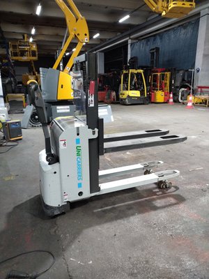 Gerbeur accompagnant UniCarriers PSD125/160 